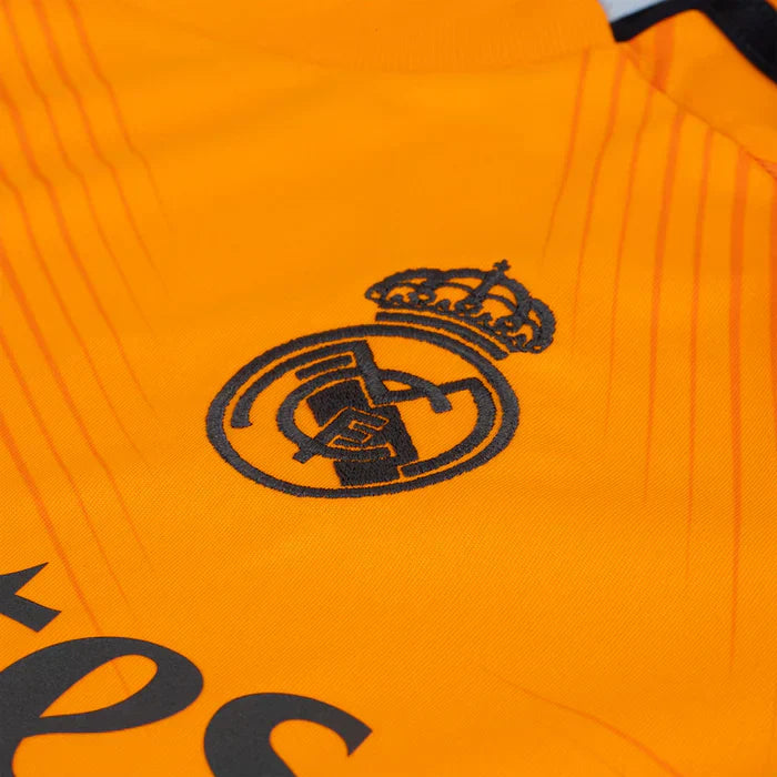 Camiseta Real Madrid 24/25 - Niños (Pantalón Corto Incluido)